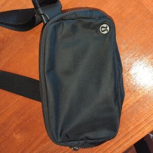 Lululemon black belt bag crossbody